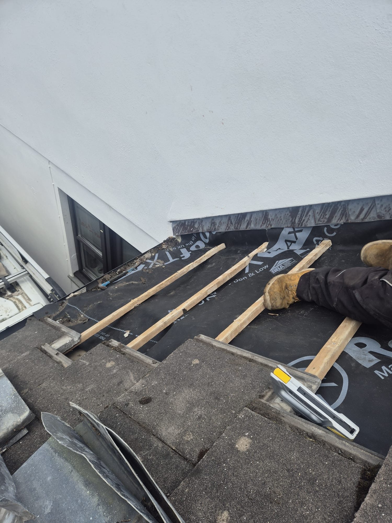 Counter battens and membrane prepared for relay