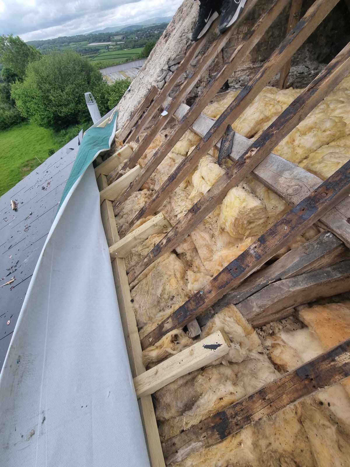 Eaves detail on a slate roof renewal